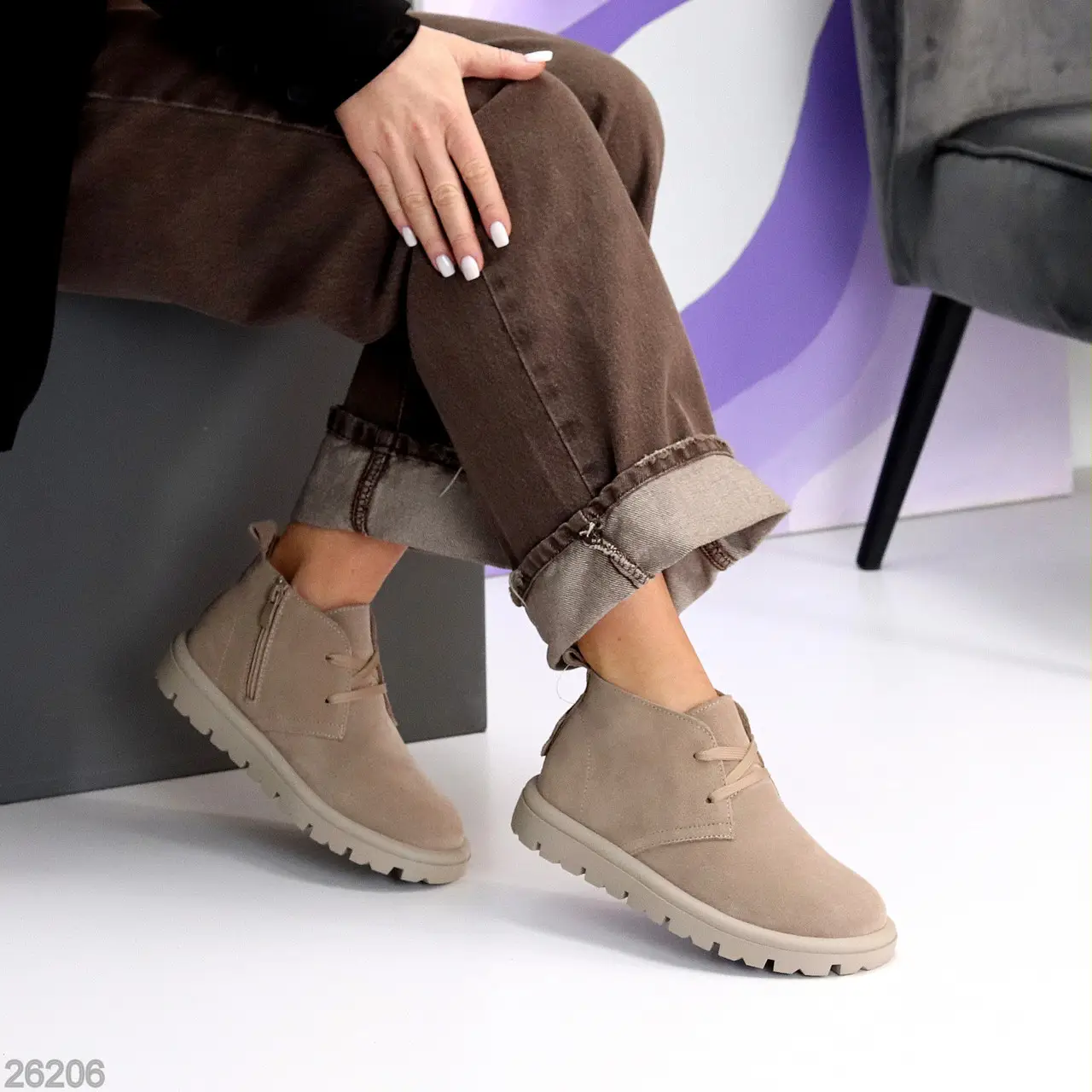 Прошиті замшеві кросівки